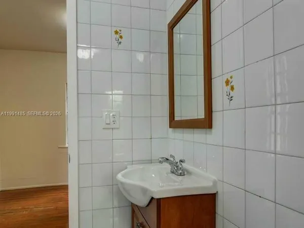 $3,900 | Granada, Coral Gables, FL 33134