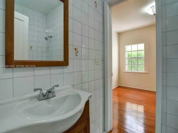 $3,900 | Granada, Coral Gables, FL 33134