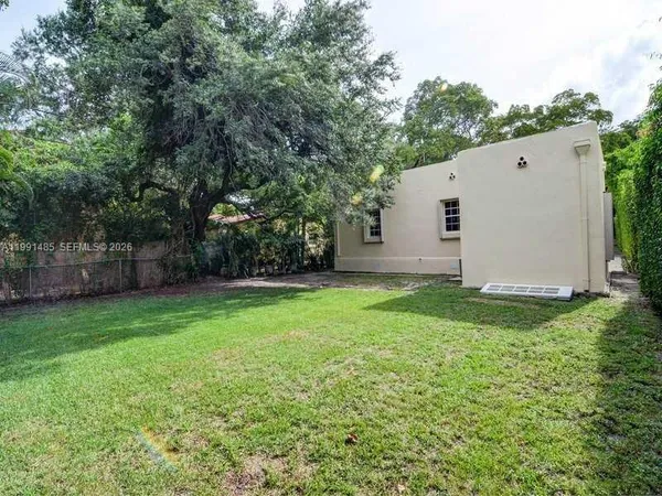 $3,900 | Granada, Coral Gables, FL 33134
