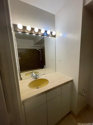 $1,550 | 1750 Kalakaua Avenue, Unit 1112, Honolulu, HI 96826