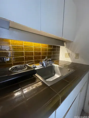 $1,550 | 1750 Kalakaua Avenue, Unit 1112, Honolulu, HI 96826