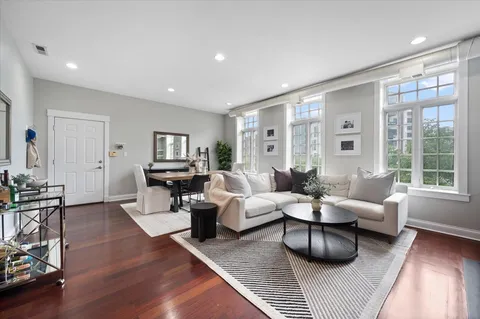 $515,000 | 636 North Racine Avenue, Unit 3S, Chicago, IL 60642