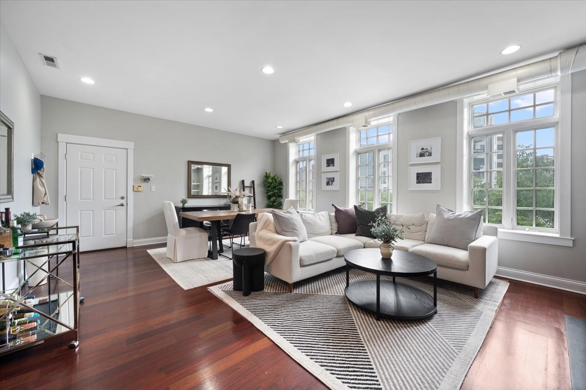 636 North Racine Avenue, Unit 3S Chicago, IL 60642 - Photo 8 of 25