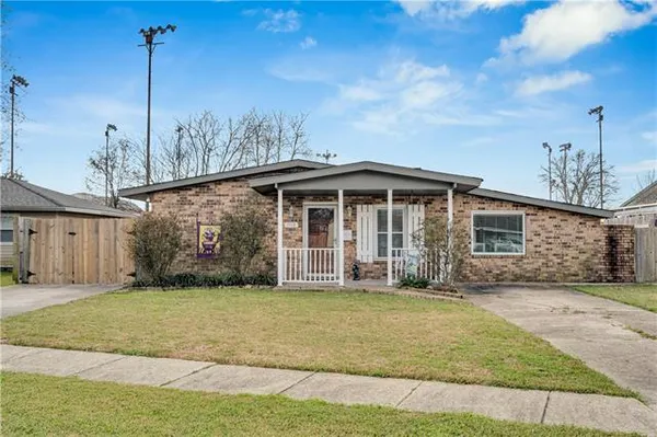 $215,000 | 1912 Cooper Road, Terrytown, LA 70056