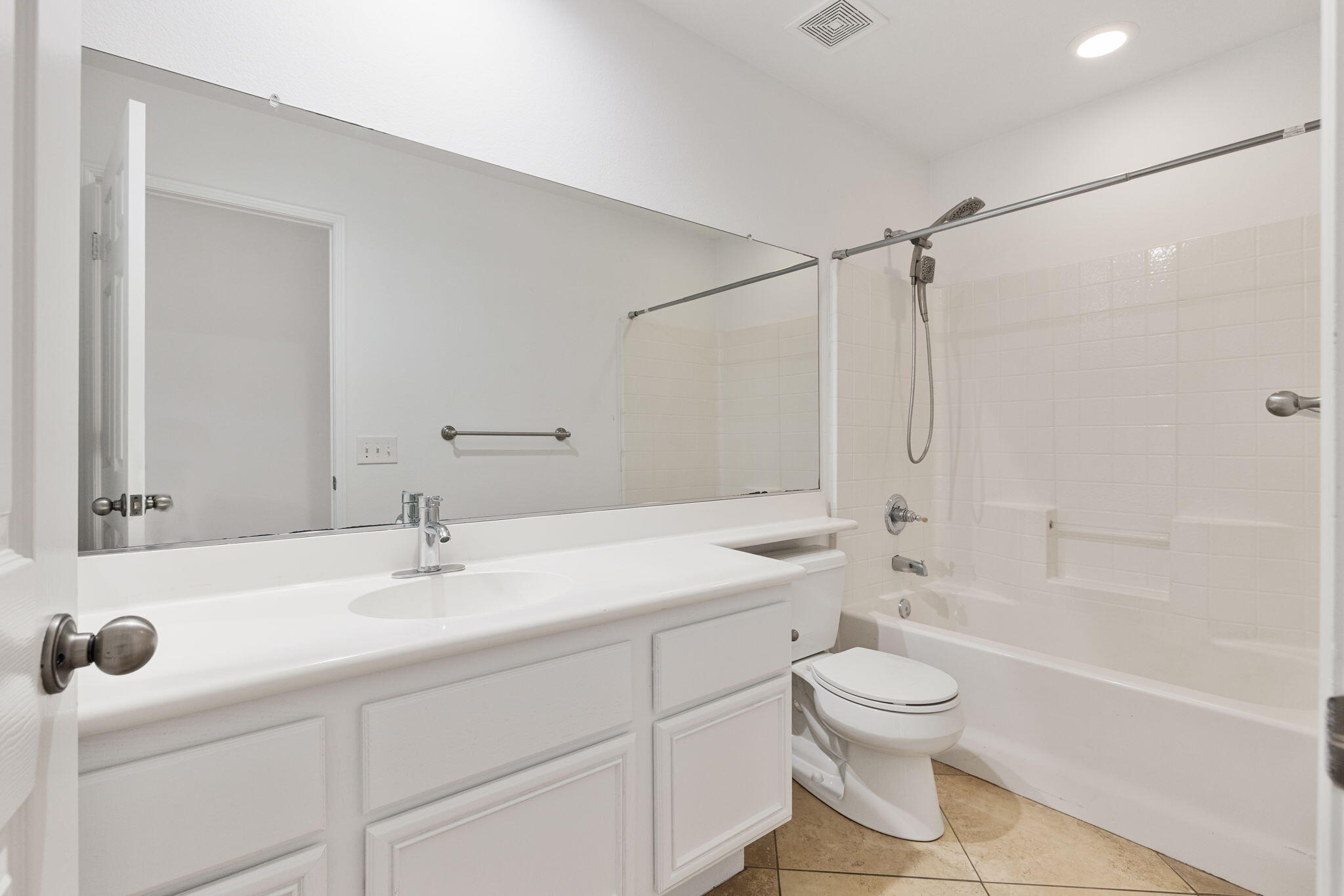 80601 Declaration Avenue Indio, CA 92201 - Photo 33 of 52 a bathroom with a sink toilet a vanity and bathtub