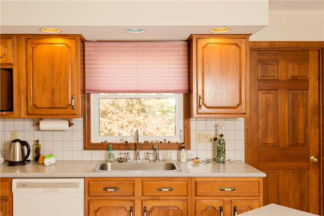 35 Rockridge Road Westerly, RI 02891 - Photo 12 of 40