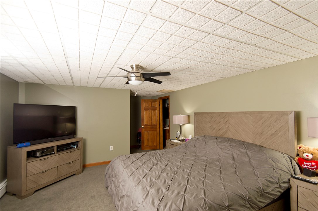 35 Rockridge Road Westerly, RI 02891 - Photo 30 of 40 IN LAW Master suite with walk in closet and full bath