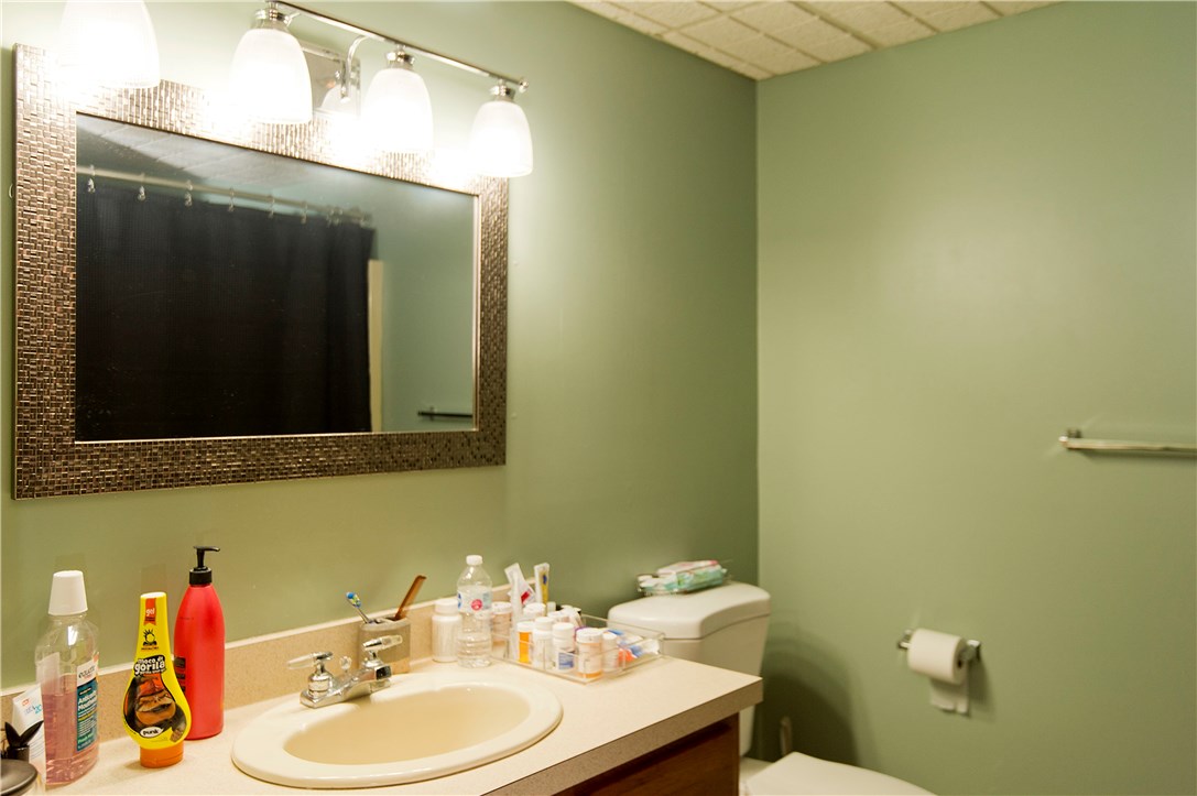 35 Rockridge Road Westerly, RI 02891 - Photo 32 of 40 IN LAW Master suite with walk in closet and full bath