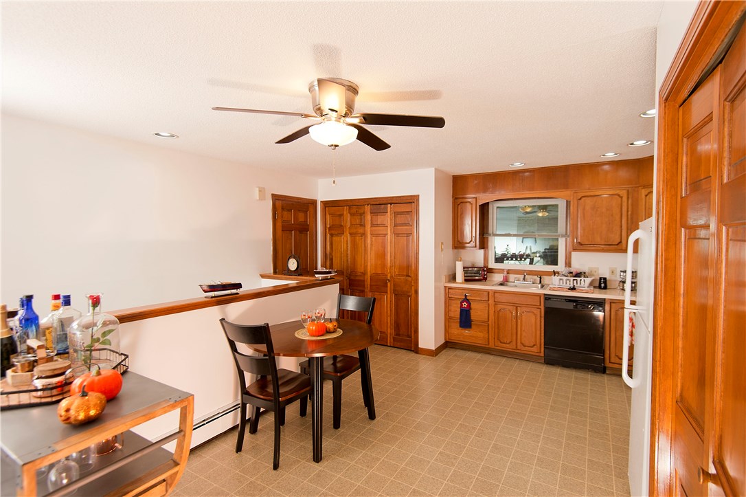 35 Rockridge Road Westerly, RI 02891 - Photo 33 of 40 IN LAW kitchen / dining area