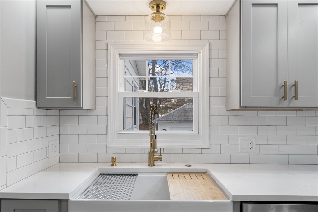 14 Healy Road Worcester, MA 01603 - Photo 6 of 23 Gallery Image 6