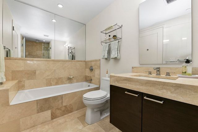 $1,475,000 | 1 Franklin Street, Unit 2212, Boston, MA 02110