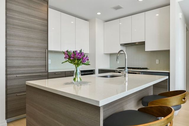 $1,475,000 | 1 Franklin Street, Unit 2212, Boston, MA 02110