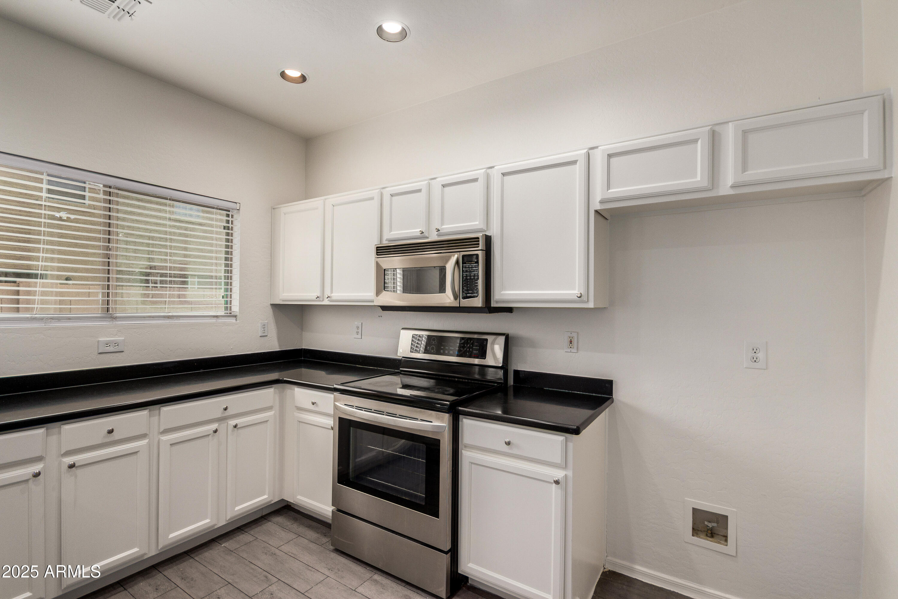 9433 West Jamestown Road Phoenix, AZ 85037 - Photo 16 of 43 16 Jamestown