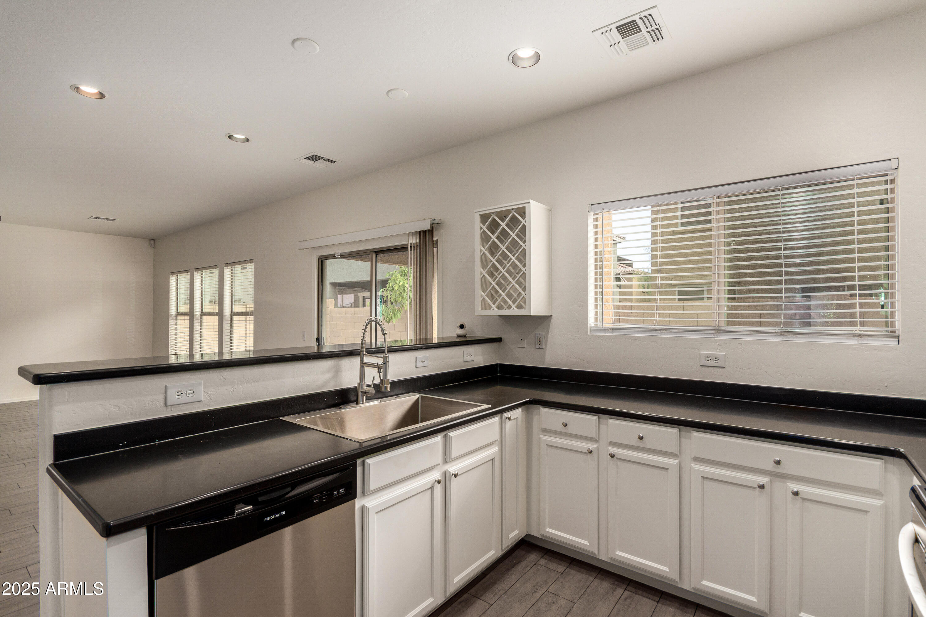 9433 West Jamestown Road Phoenix, AZ 85037 - Photo 18 of 43 19 Jamestown