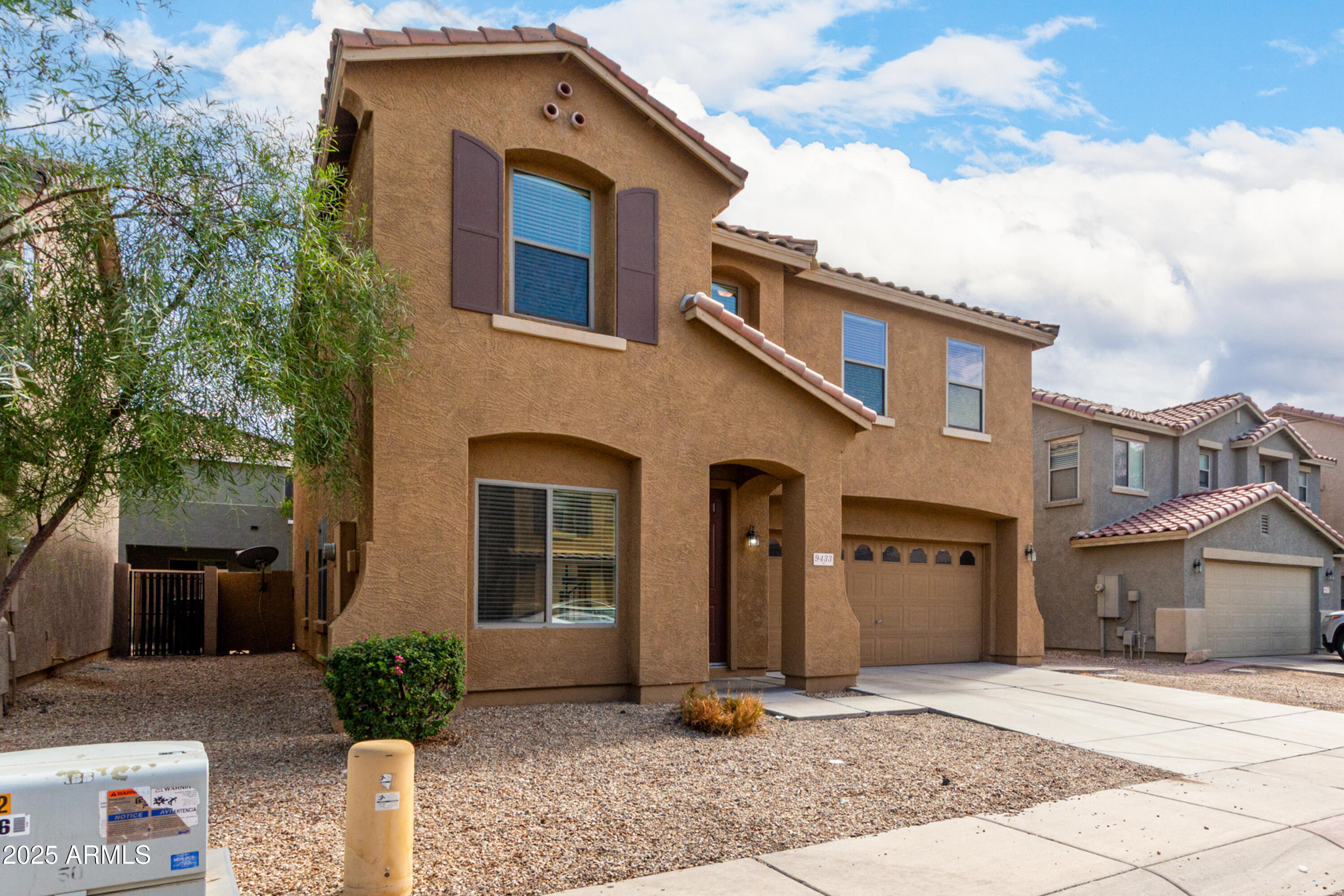 9433 West Jamestown Road Phoenix, AZ 85037 - Photo 3 of 43 06 Jamestown