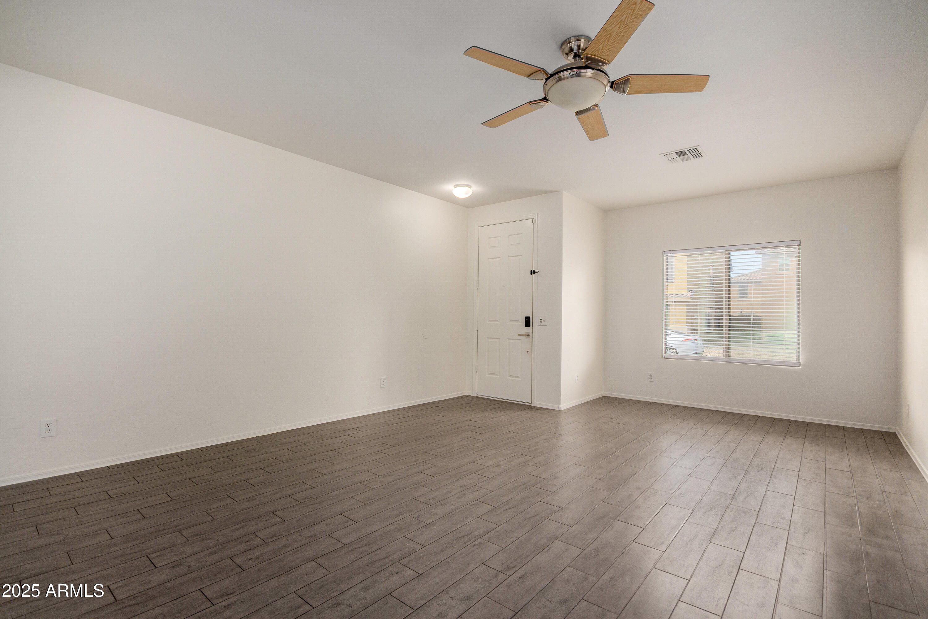 9433 West Jamestown Road Phoenix, AZ 85037 - Photo 5 of 43 08 Jamestown
