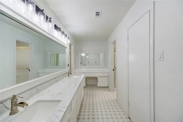 $2,600 | 5930 Miller Valley Drive, Houston, TX 77066