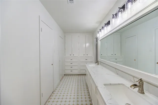 $2,600 | 5930 Miller Valley Drive, Houston, TX 77066