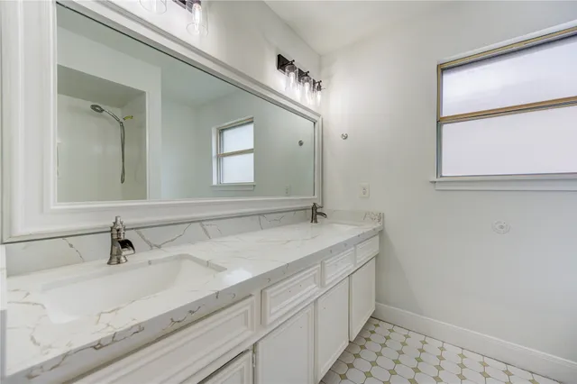 $2,600 | 5930 Miller Valley Drive, Houston, TX 77066