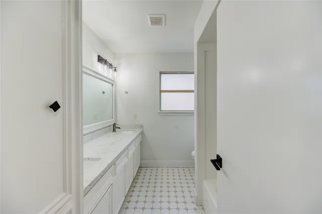 $2,600 | 5930 Miller Valley Drive, Houston, TX 77066