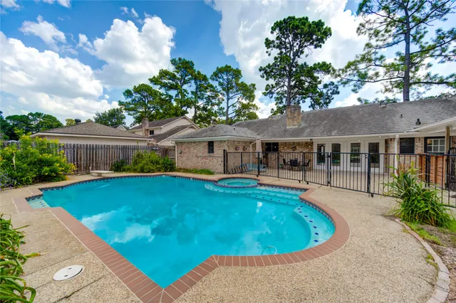 $2,600 | 5930 Miller Valley Drive, Houston, TX 77066