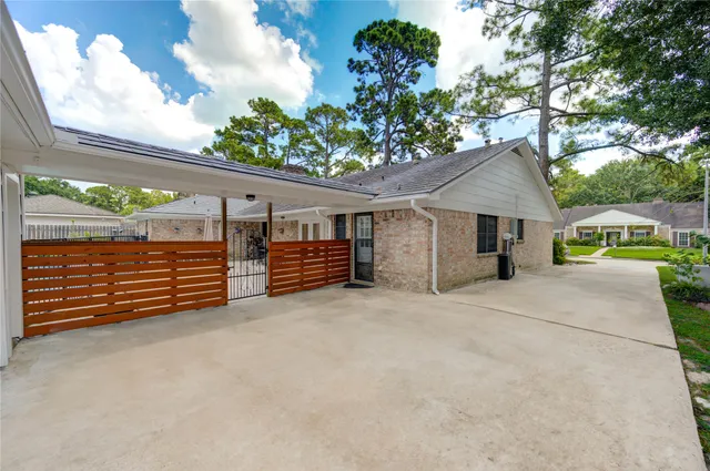 $2,600 | 5930 Miller Valley Drive, Houston, TX 77066