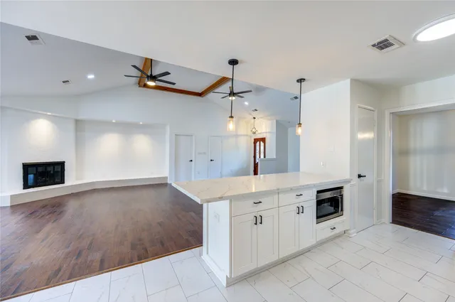 $2,600 | 5930 Miller Valley Drive, Houston, TX 77066