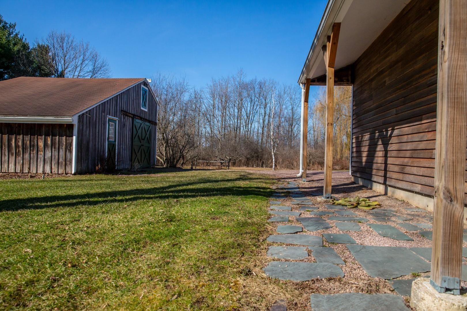 418 Barstow Road Shelburne, VT 05482 - Photo 7 of 40