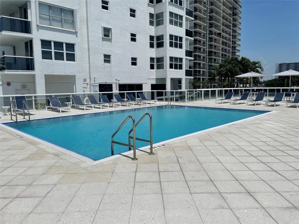 $365,000 | 3015 North Ocean Boulevard, Unit 18J, Fort Lauderdale, FL 33308
