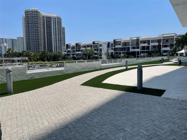 $365,000 | 3015 North Ocean Boulevard, Unit 18J, Fort Lauderdale, FL 33308