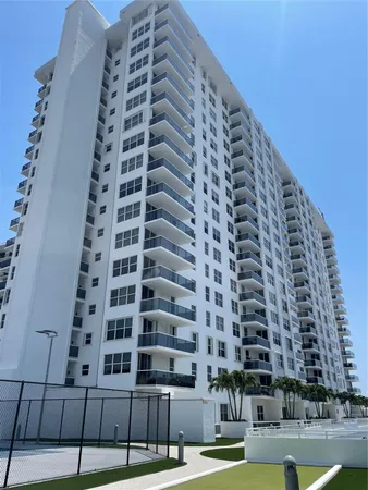 $365,000 | 3015 North Ocean Boulevard, Unit 18J, Fort Lauderdale, FL 33308