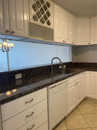 $365,000 | 3015 North Ocean Boulevard, Unit 18J, Fort Lauderdale, FL 33308