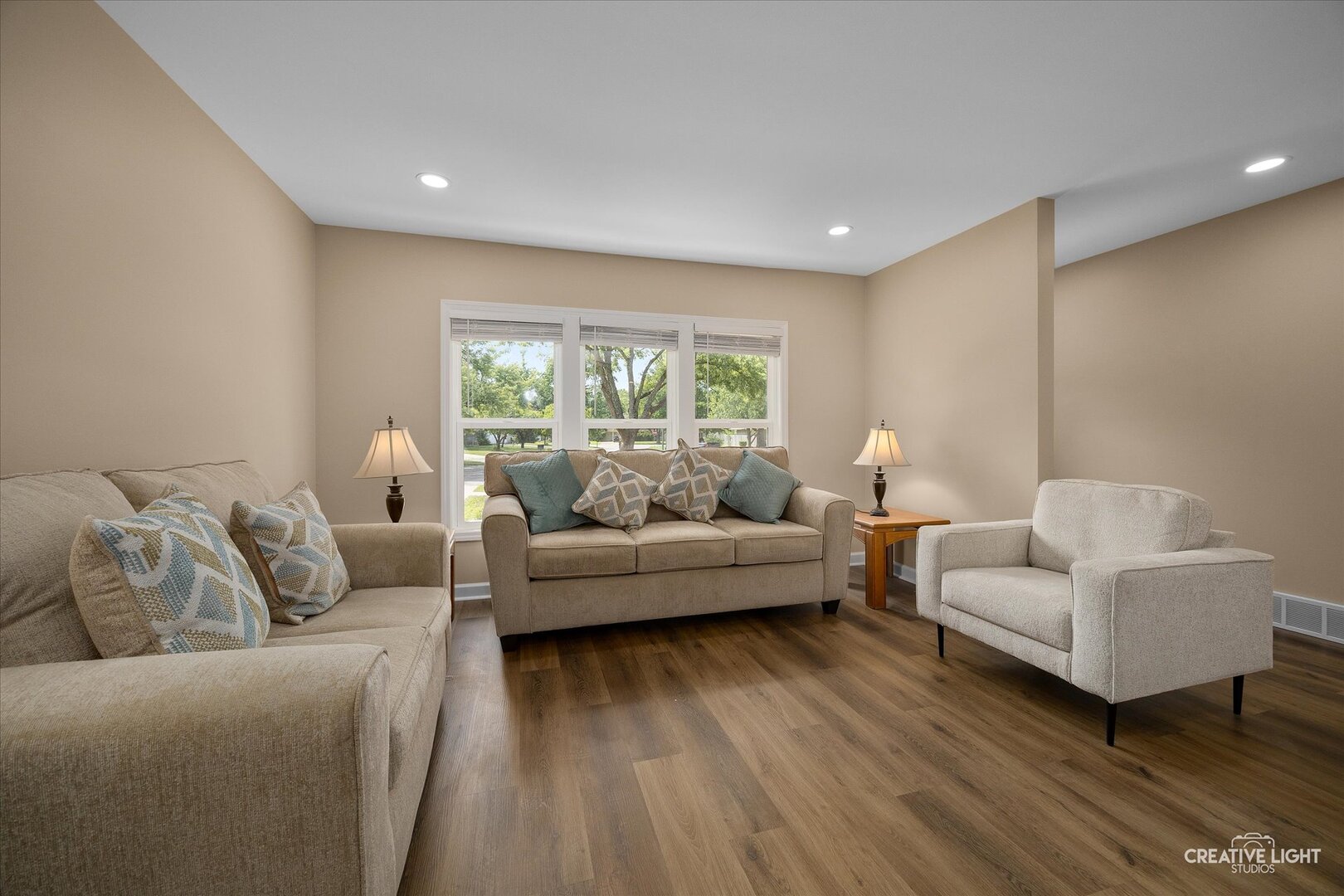 10 Crofton Road Oswego, IL 60543 - Photo 8 of 39 Gallery Image 8