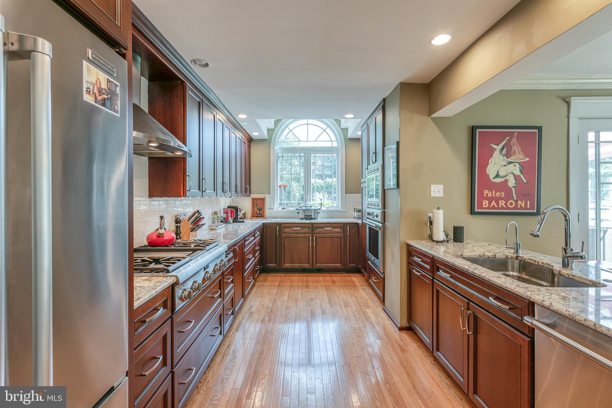 32 Hilltop Road Philadelphia, PA 19118 - Photo 18 of 57