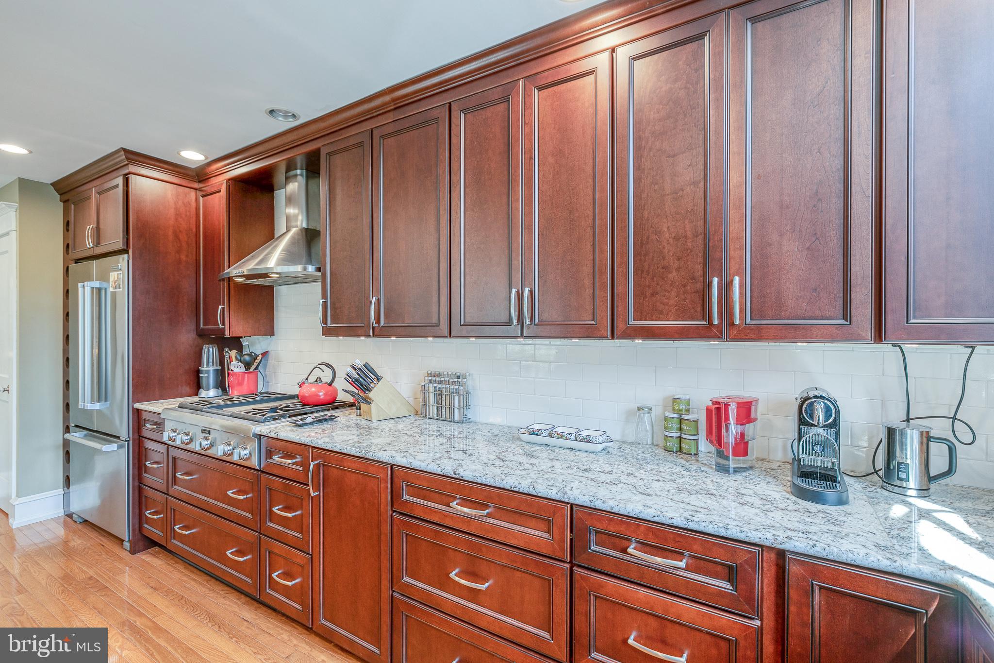 32 Hilltop Road Philadelphia, PA 19118 - Photo 19 of 57