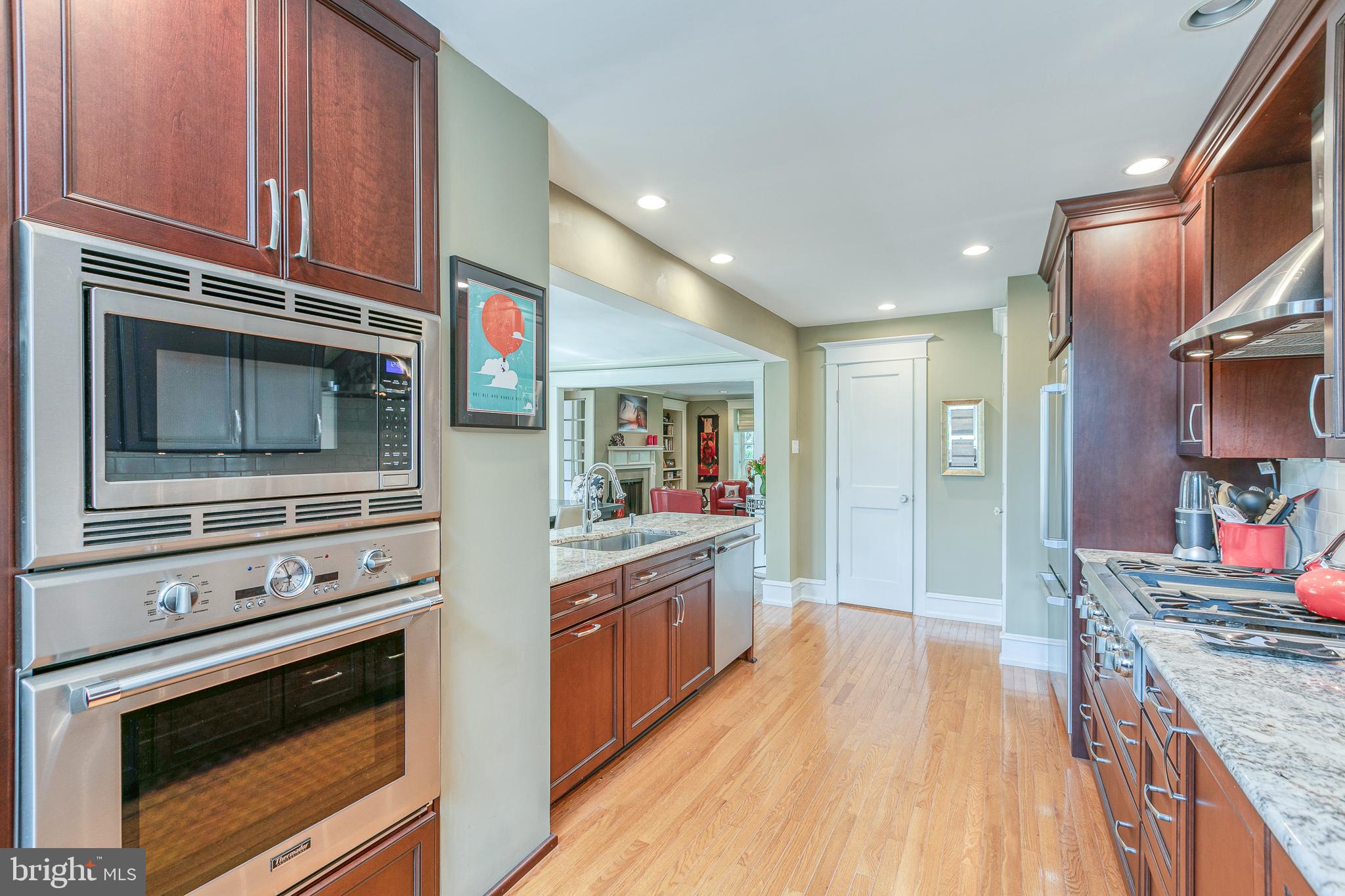 32 Hilltop Road Philadelphia, PA 19118 - Photo 20 of 57