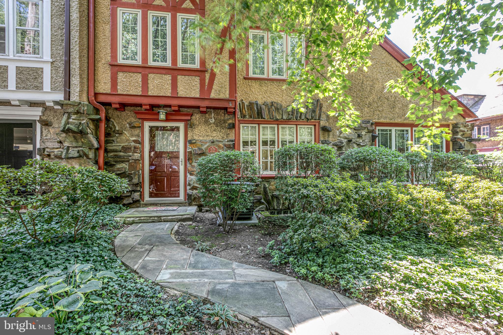 32 Hilltop Road Philadelphia, PA 19118 - Photo 2 of 57