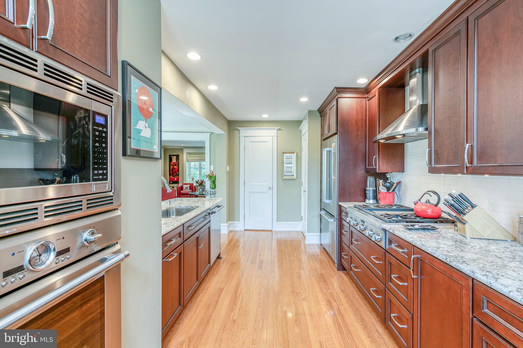 32 Hilltop Road Philadelphia, PA 19118 - Photo 21 of 57