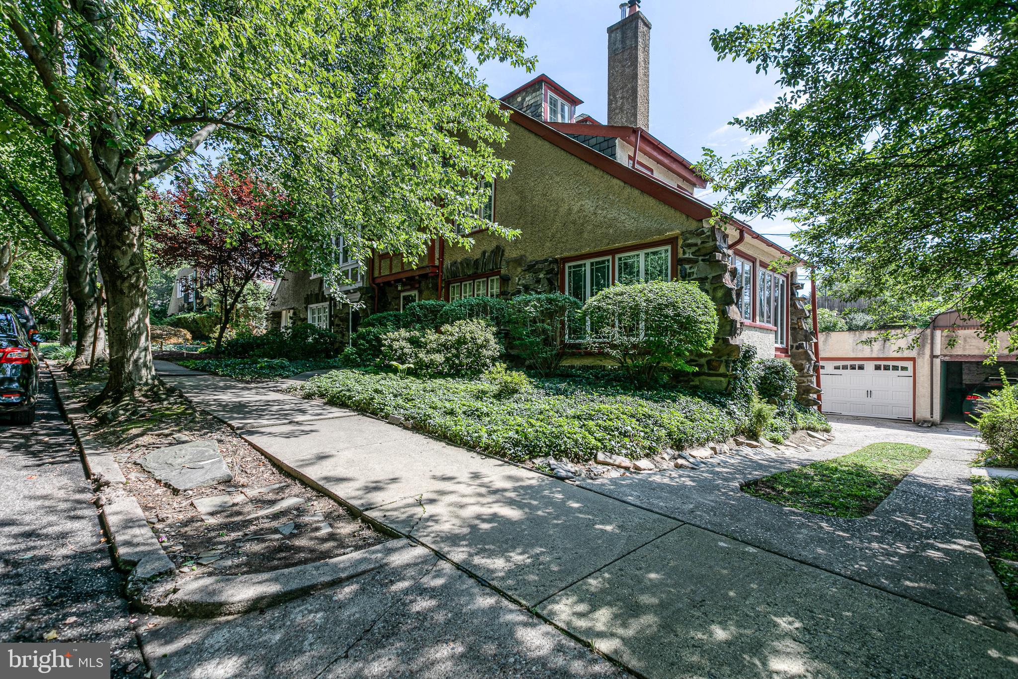 32 Hilltop Road Philadelphia, PA 19118 - Photo 3 of 57