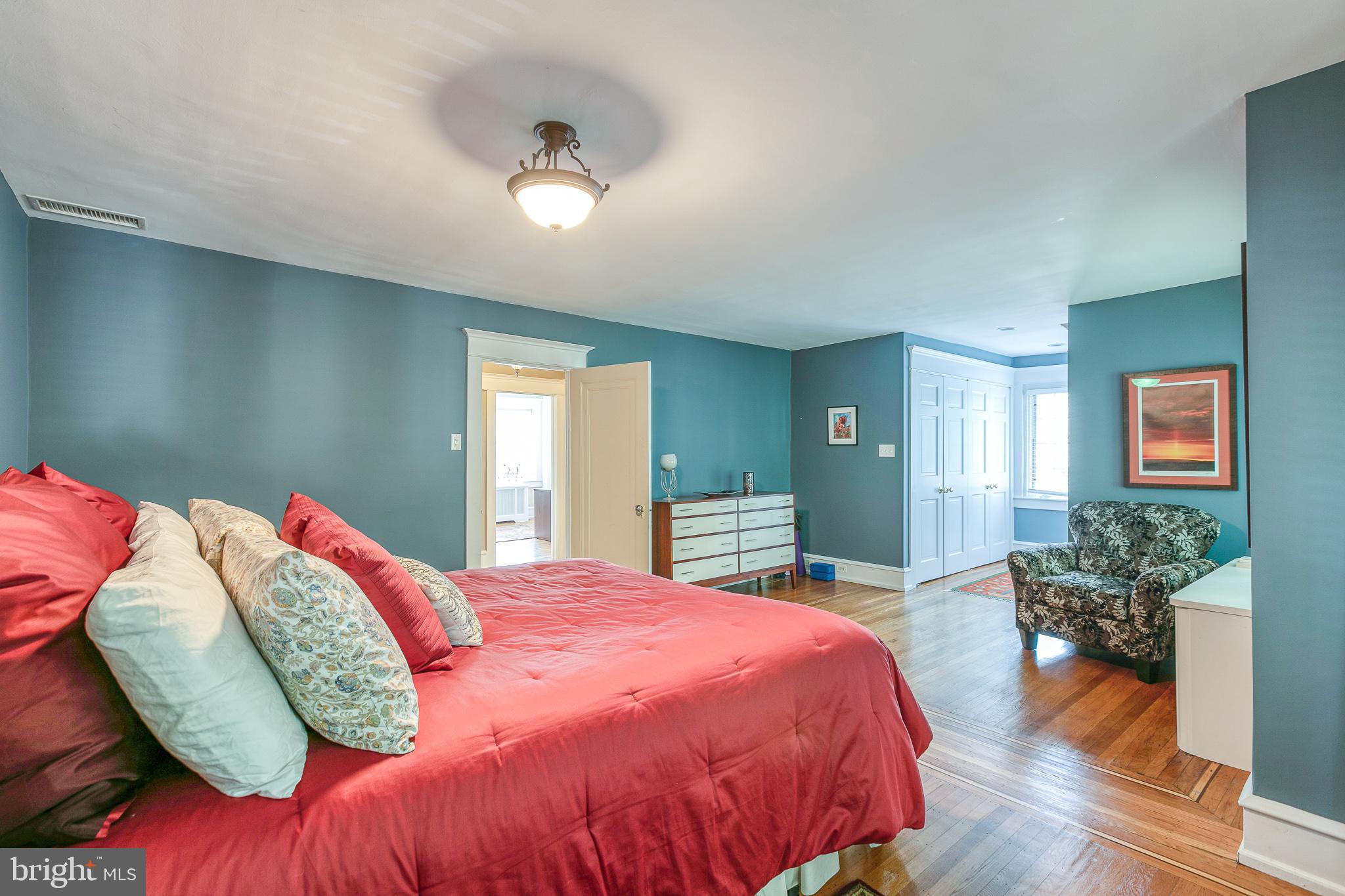 32 Hilltop Road Philadelphia, PA 19118 - Photo 36 of 57