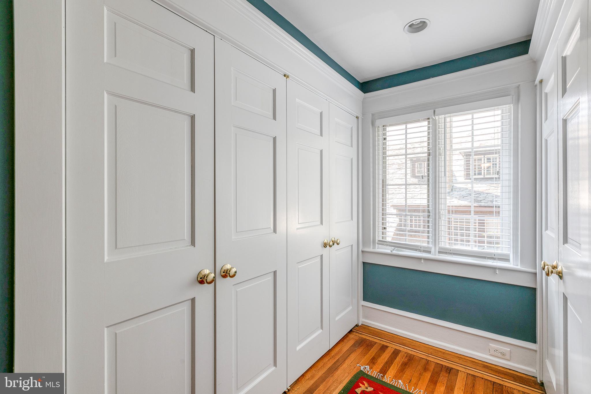 32 Hilltop Road Philadelphia, PA 19118 - Photo 40 of 57