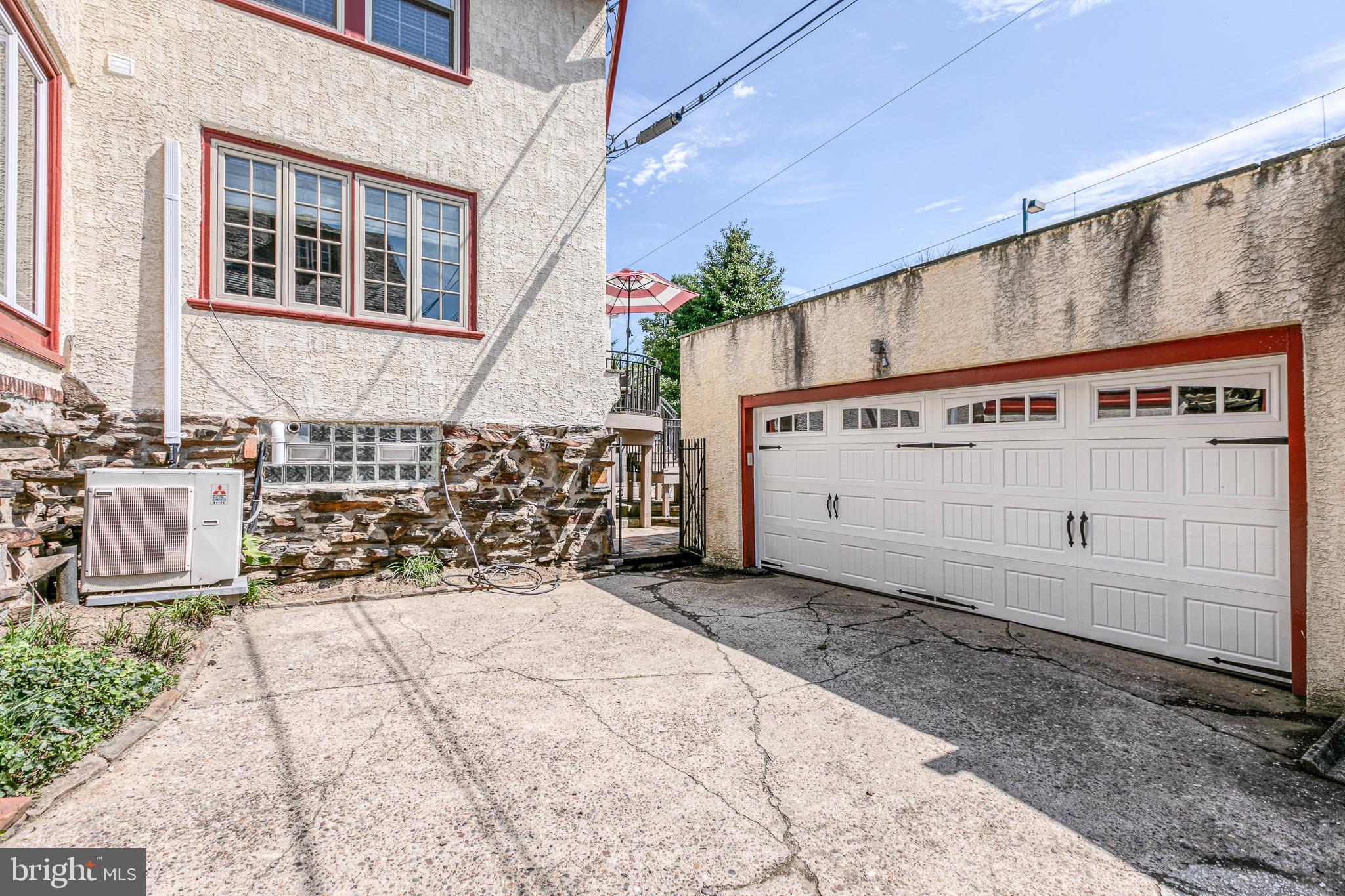 32 Hilltop Road Philadelphia, PA 19118 - Photo 4 of 57