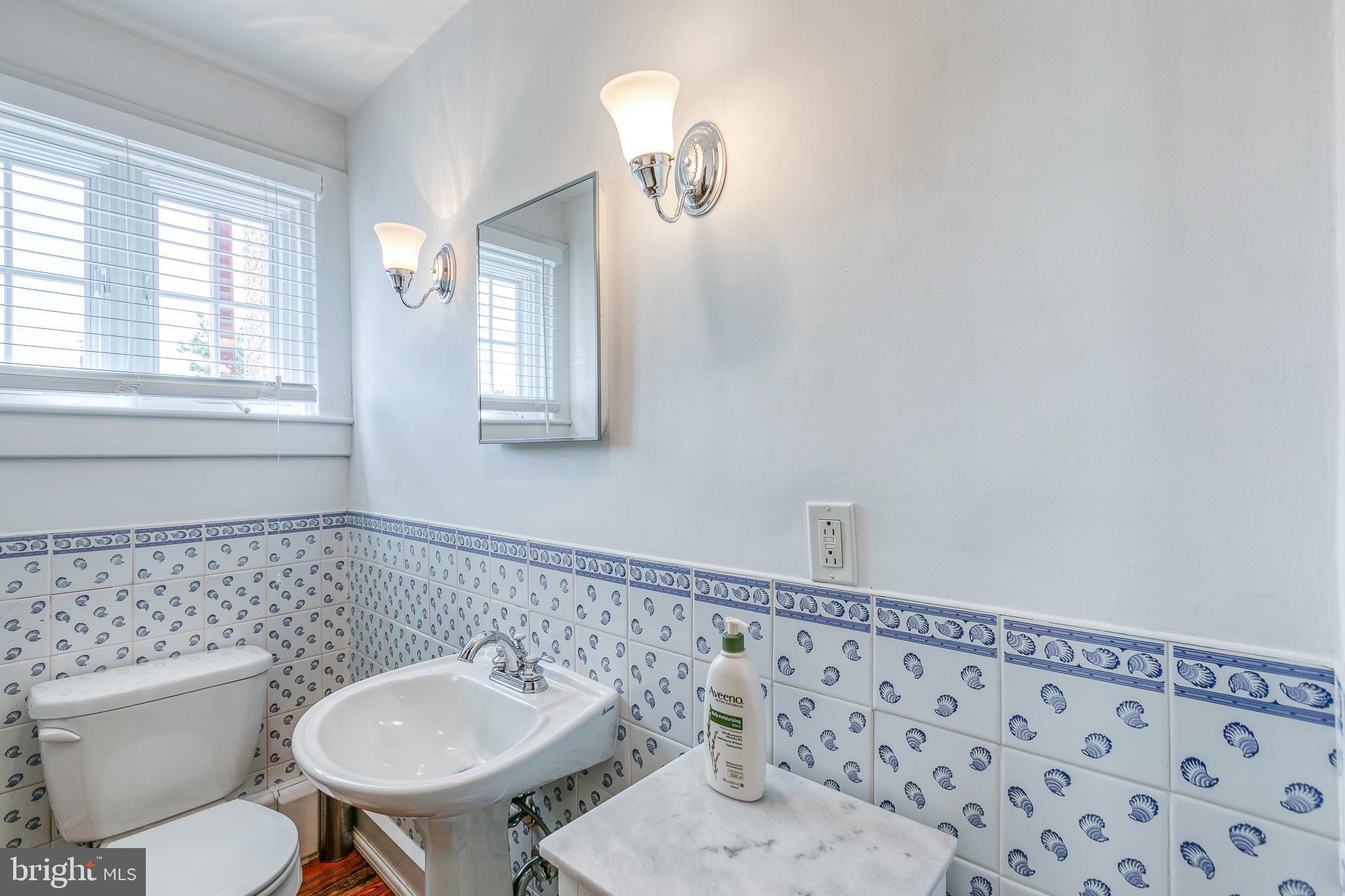 32 Hilltop Road Philadelphia, PA 19118 - Photo 45 of 57