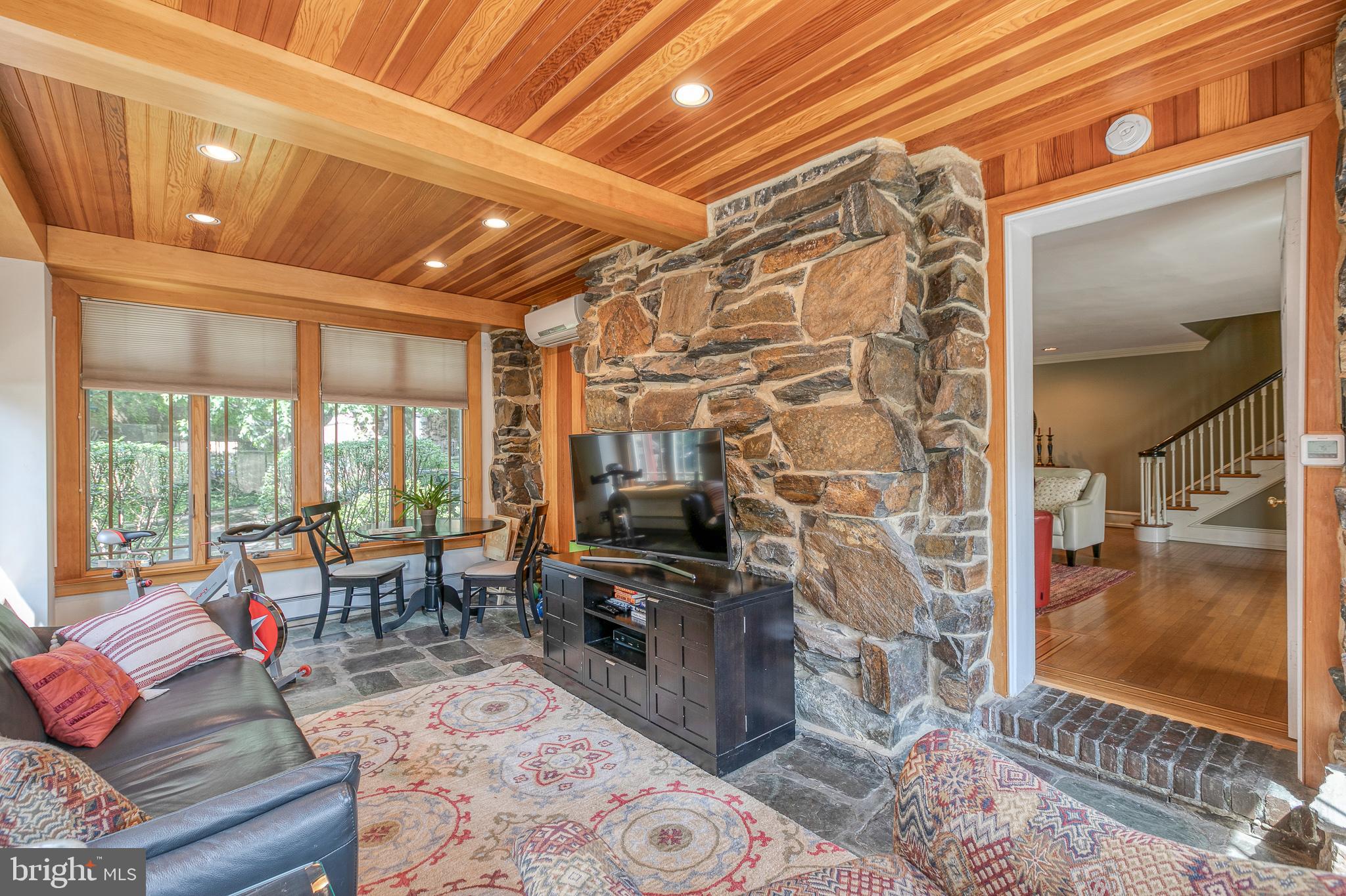 32 Hilltop Road Philadelphia, PA 19118 - Photo 10 of 57