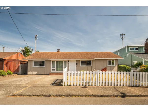 $369,000 | 2150 Maine Avenue, North Bend, OR 97459