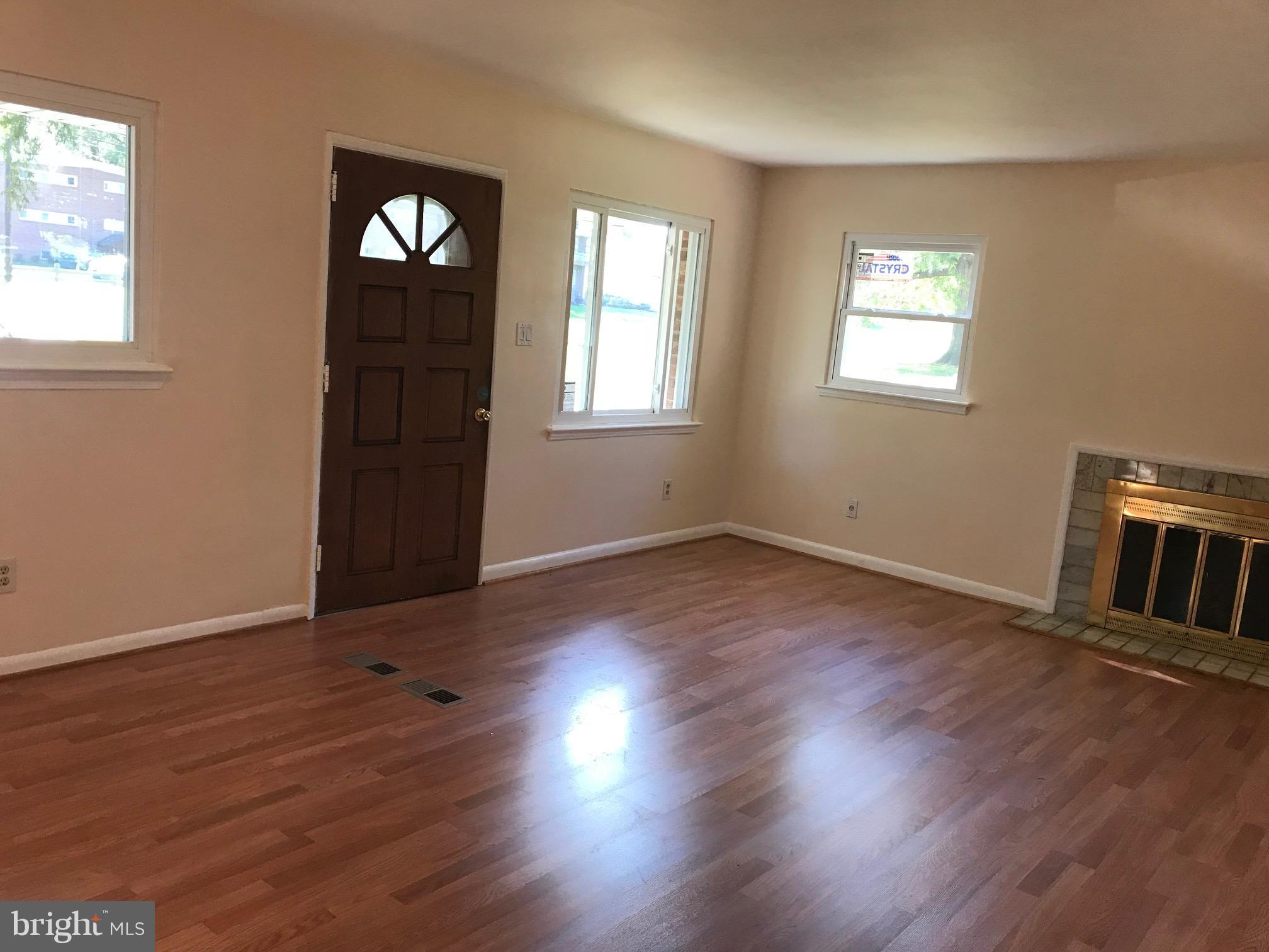 8020 New Riggs Road Hyattsville, MD 20783 - Photo 2 of 10 Living Room