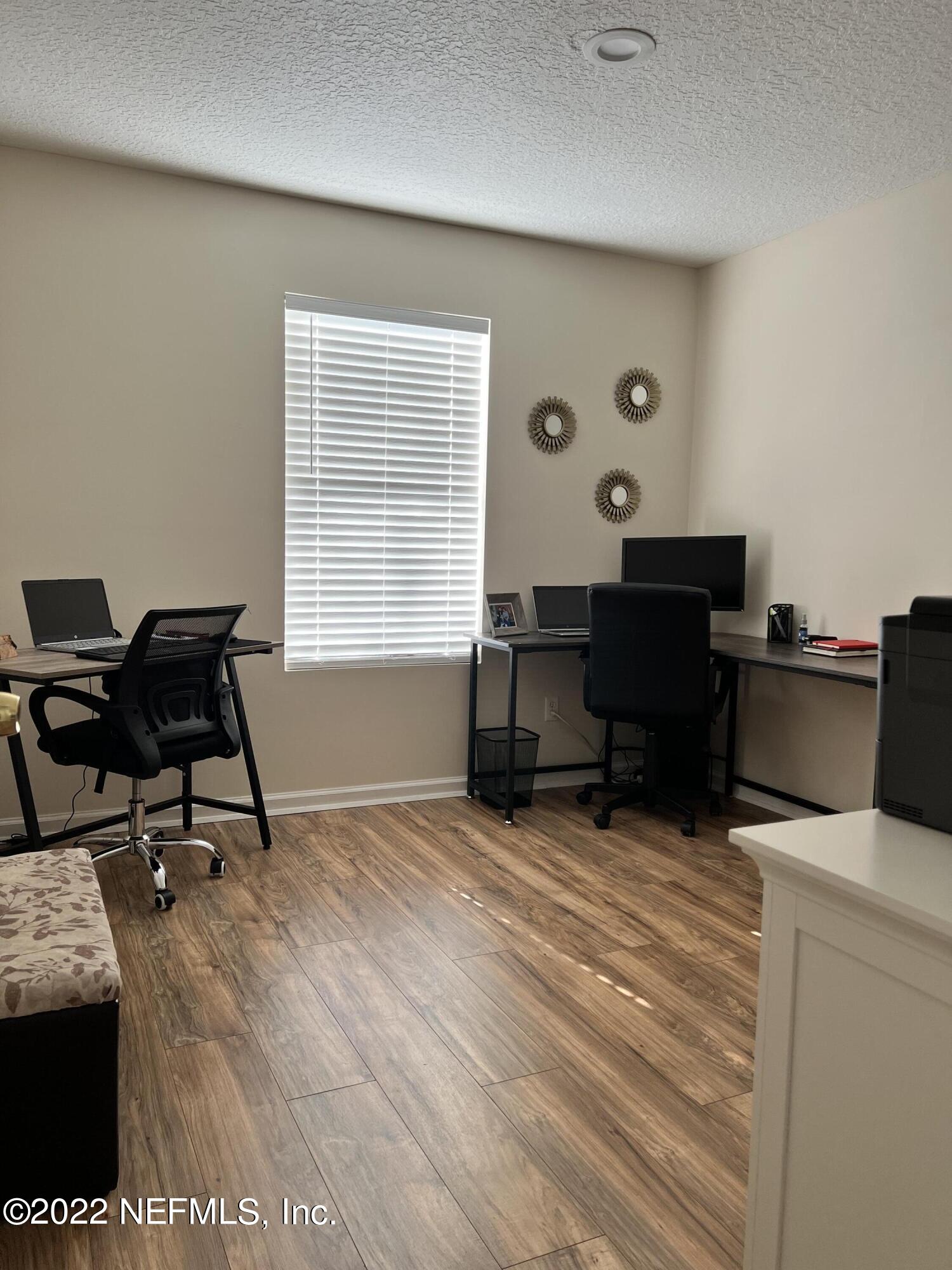 1684 Mayfair Road Jacksonville, FL 32207 - Photo 22 of 34 a workspace with furniture and a window