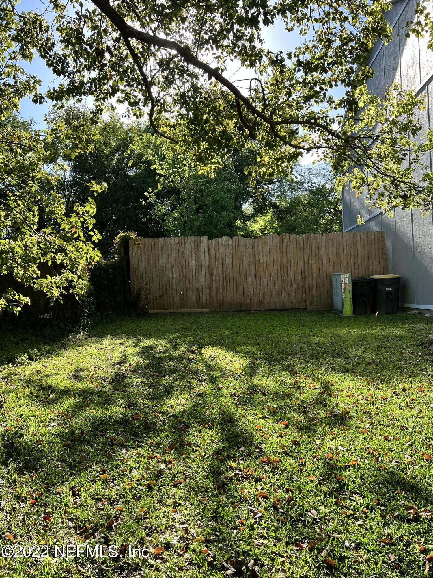 1684 Mayfair Road Jacksonville, FL 32207 - Photo 34 of 34 a view of a backyard