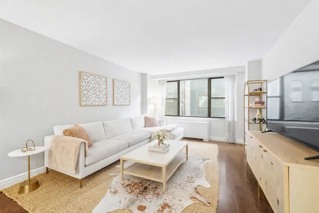 $6,000 | 7 East 14th Street, Unit 927 | Flatiron