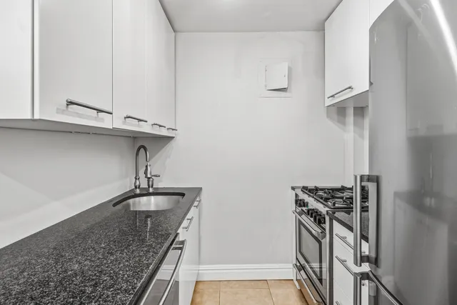 $6,000 | 7 East 14th Street, Unit 927 | Flatiron